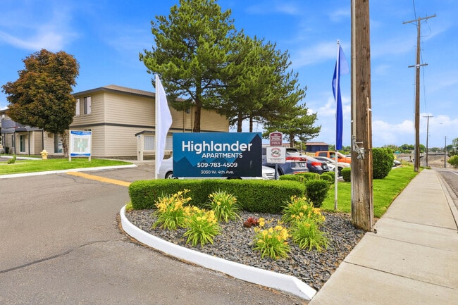 Building Photo - Highlander Apartments
