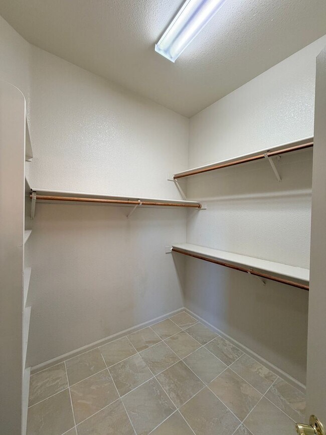 Building Photo - Beautiful Lakefront Home in the Vineyard! 55+ community