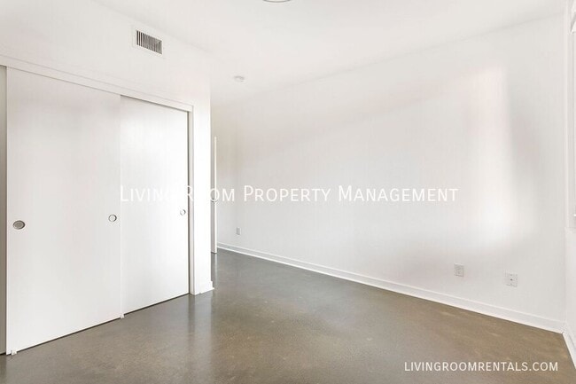 Building Photo - 4863 NE Going St