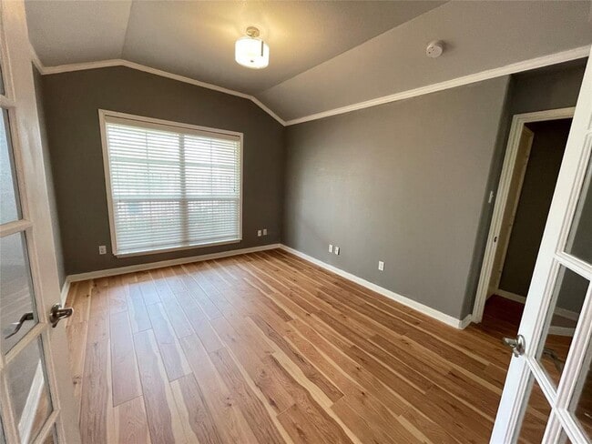 Building Photo - 600 Lakemont Dr