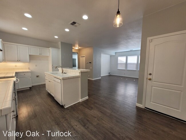 Building Photo - 4 br, 2.5 bath House - 4215 Montara Dr.