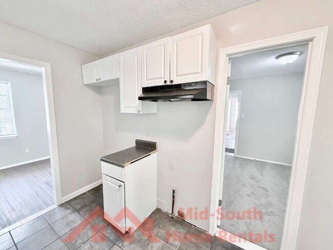 Building Photo - 3682 Suzanne Dr