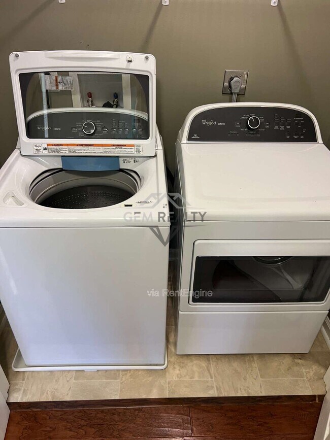 Building Photo - 1244 Mountain View Rd