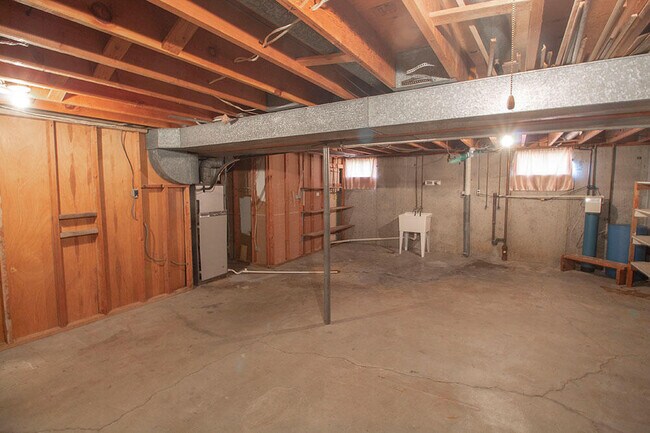 Building Photo - 1213 E Smiley Ln