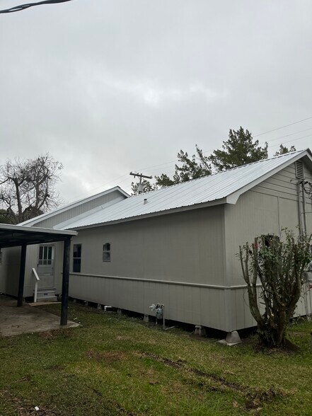 Building Photo - 710 Reed Ave