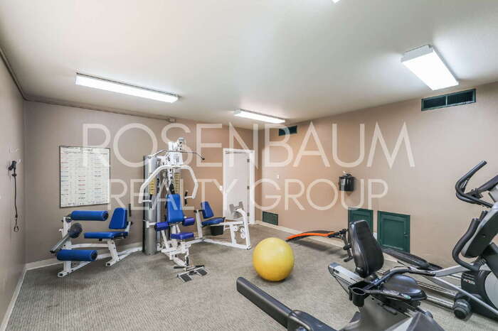 Building Photo - 1810 E Blacklidge Dr