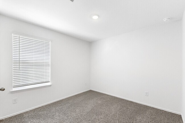 Building Photo - 3710 Turnpike Dr