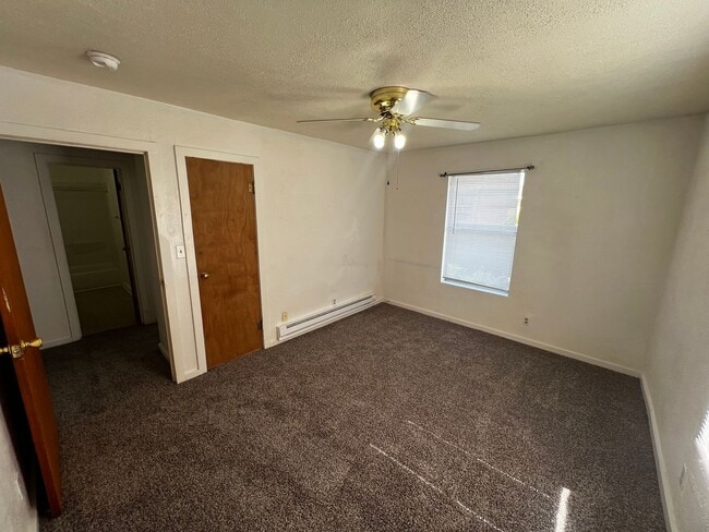 Building Photo - 3 bed 1 bath