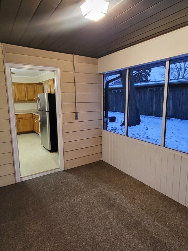 Building Photo - 517 Lakewood Blvd