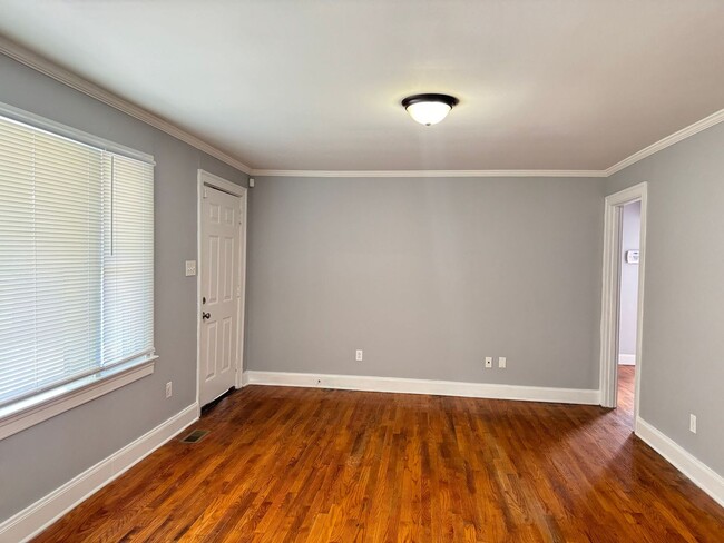 Building Photo - Great Location! Large Home with 3 bedrooms...