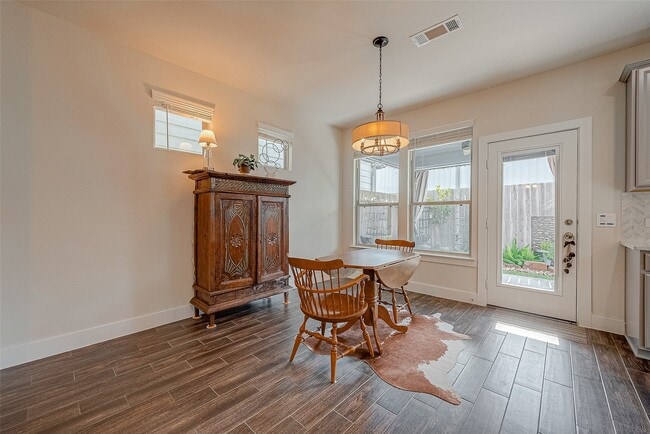 Building Photo - 1726 Summerlyn Ter Dr