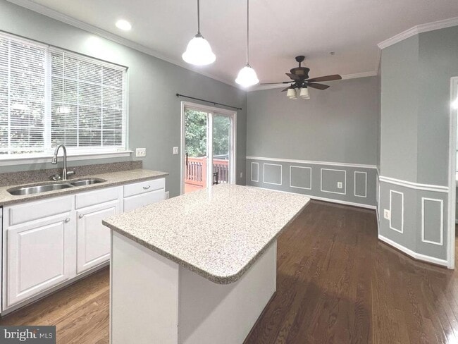 Building Photo - 2610 Streamview Dr