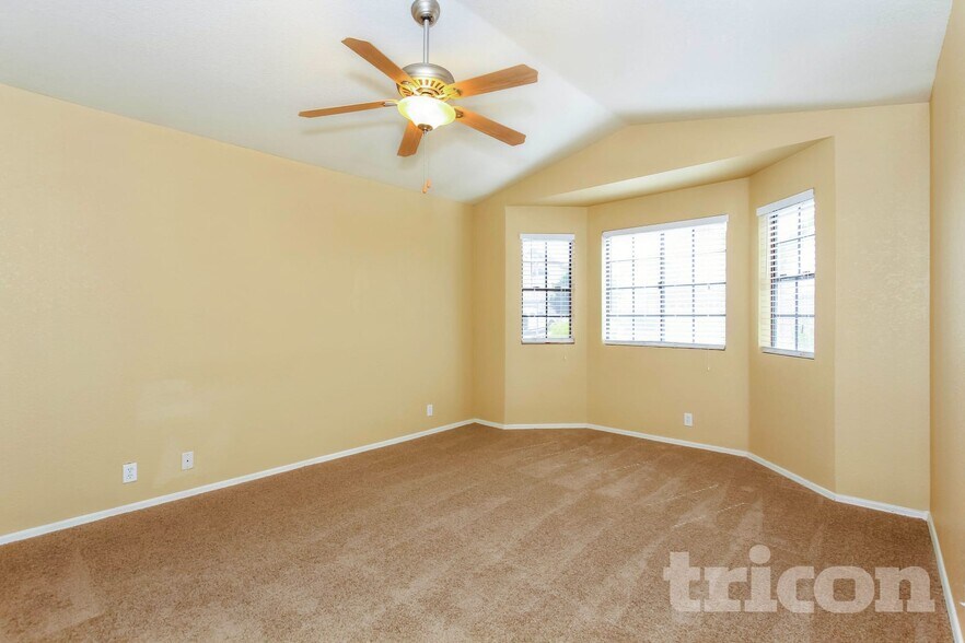 Building Photo - 1464 E Rosemonte Dr