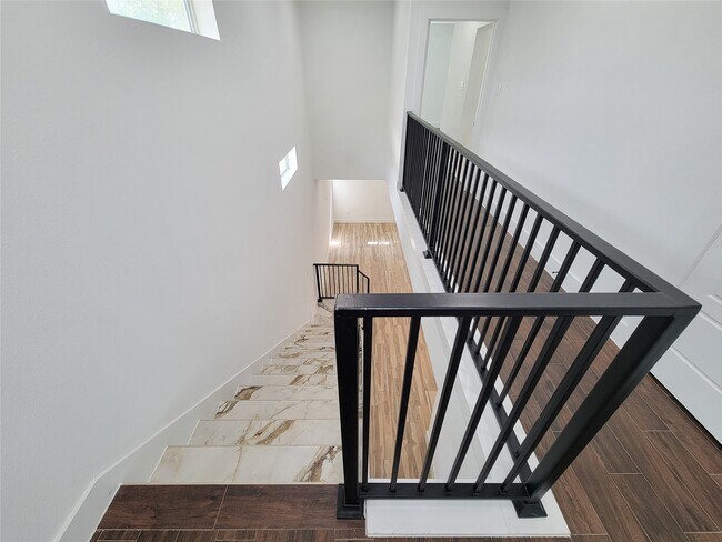 Building Photo - 5019 Creekmont Dr