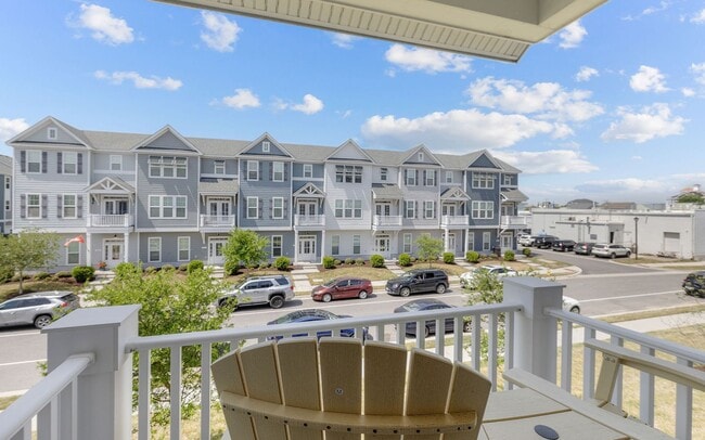 Building Photo - A MUST SEE!! 2-Bedroom Townhome In The Tern! Attached Garage - 400 Yards From Beaches - Dog Frien...