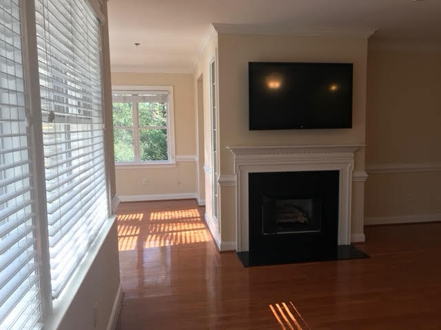 Building Photo - 5601 Fairview Rd