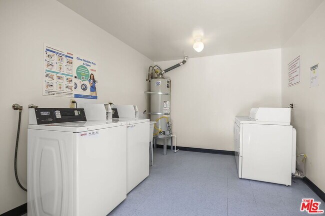 Building Photo - 27462 Country Glen Rd