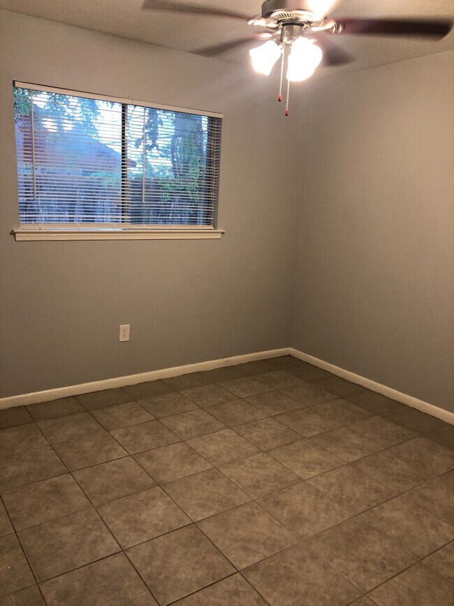 Building Photo - 10510 Kiber Dr