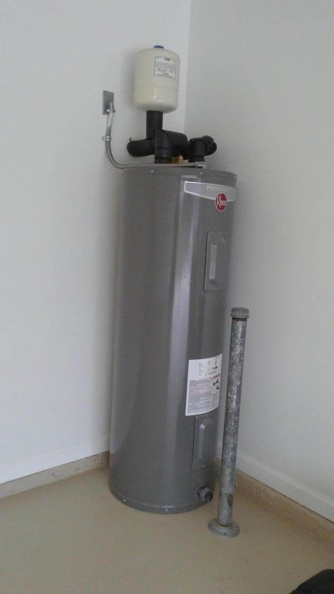 Building Photo - 832 SW Duncan Terrace