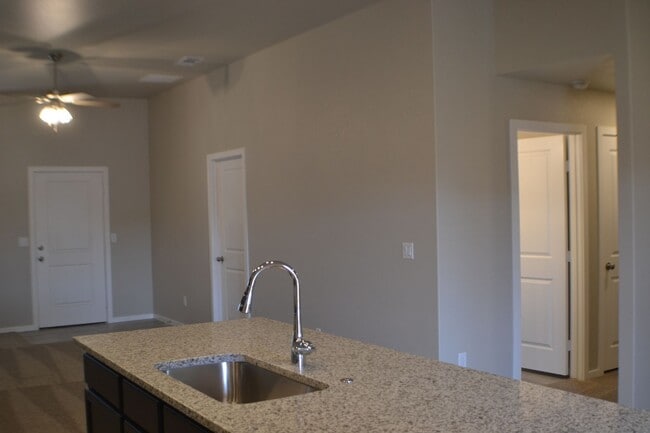 Building Photo - House For Lease in Midland