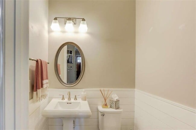 Building Photo - 1450 Edgebrook Ct NE