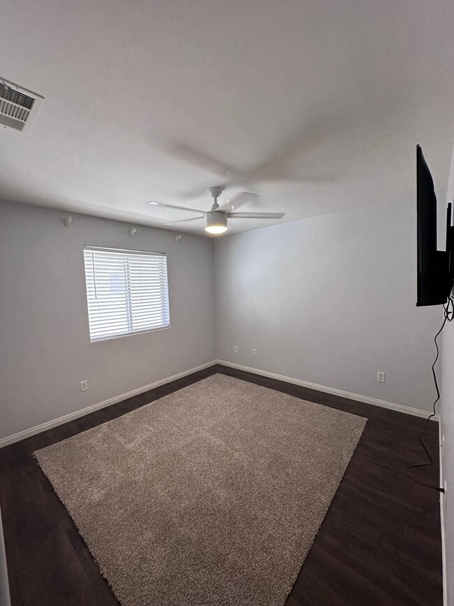 Building Photo - 5302 Doble Aguila Way