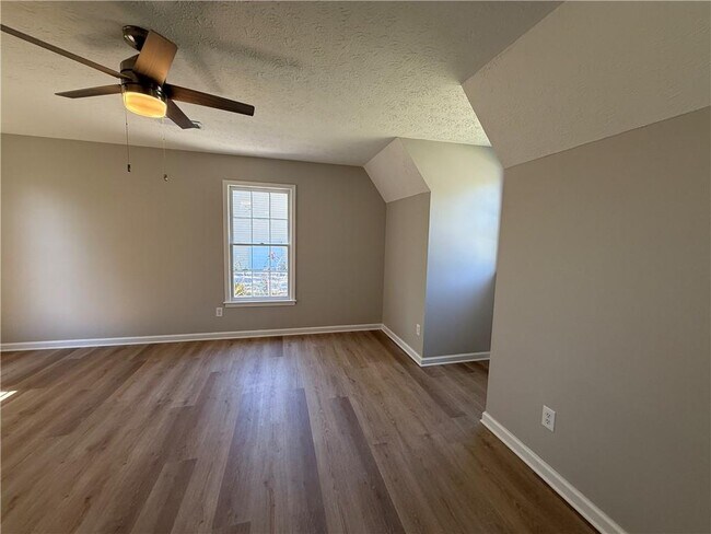 Building Photo - 979 Sugar Crossing Ln