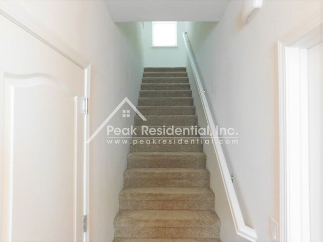 Building Photo - Beautiful Newer Roseville 3bd/2.5ba Home i...