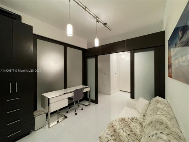 Building Photo - 900 Biscayne