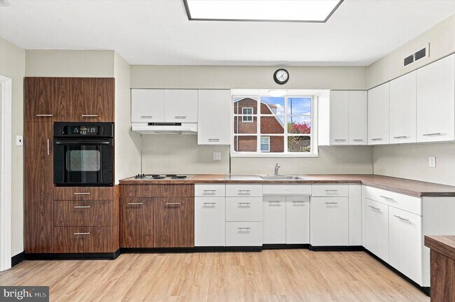 Building Photo - 4022 West Chester Pike