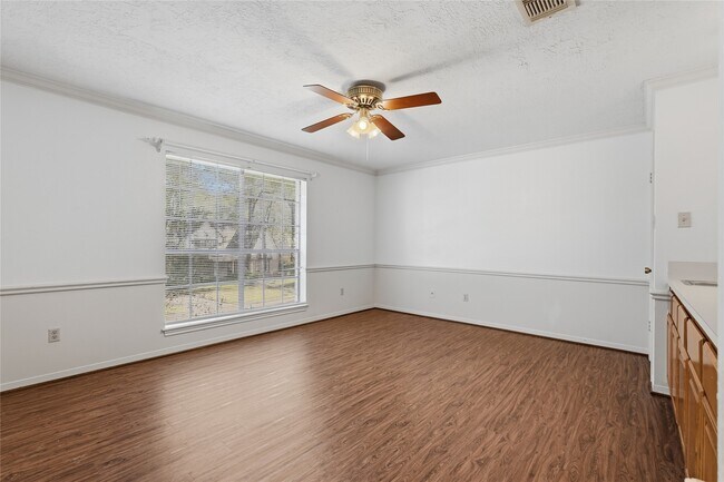 Building Photo - 3823 Village Oaks Dr