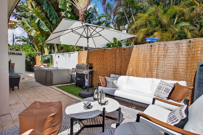 Building Photo - 1501 NE 7th Ave