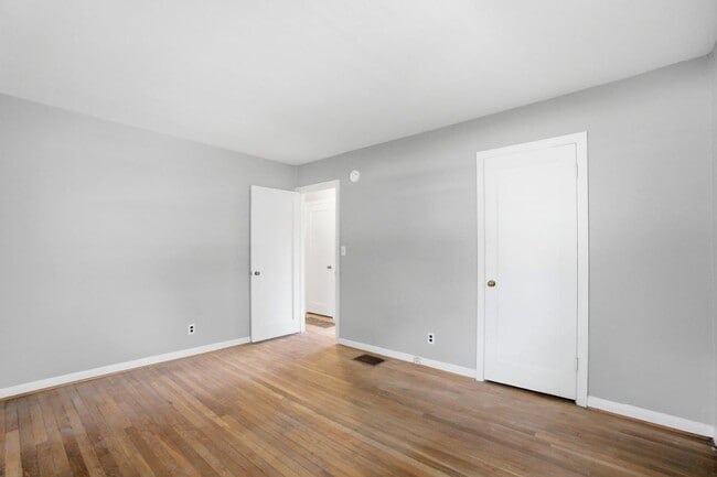Building Photo - 3267 Walmar Dr