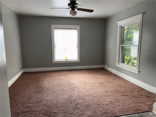 Building Photo - 156 Cameron St