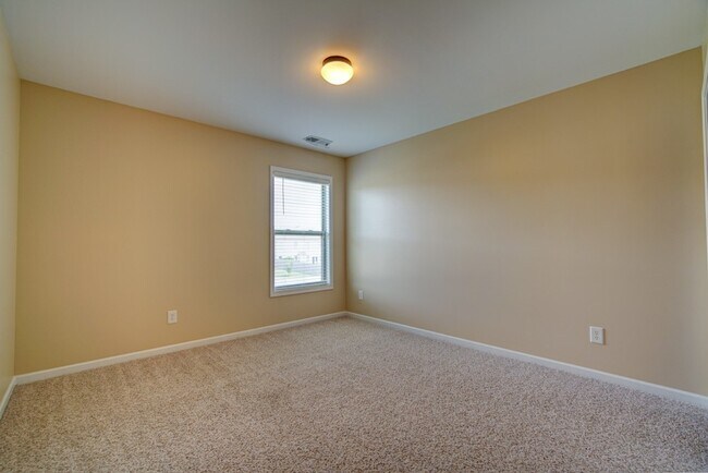 Building Photo - Gorgeous 4/5 BR, 3 BA, 2 Car Garage Home with Fenced Backyard and Large Storage Unit