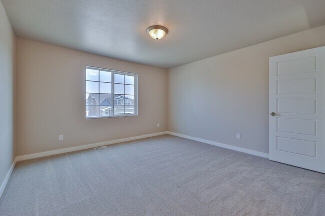Building Photo - 1062 W Osprey Dr