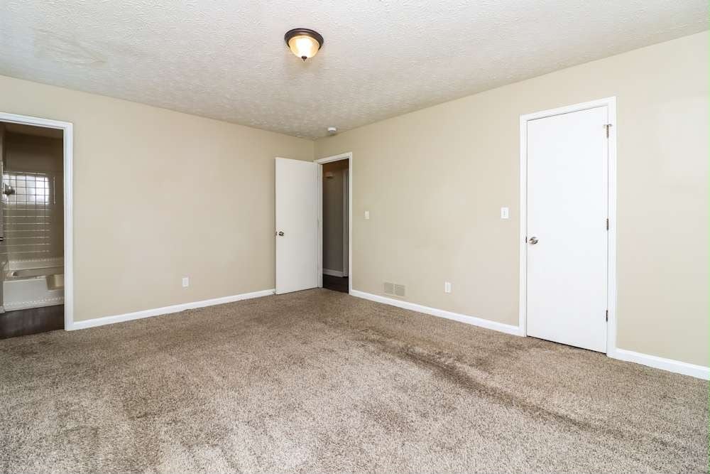 Building Photo - 3132 Robindale Rd
