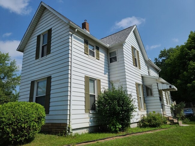 Primary Photo - 1217 1/2 E Jackson