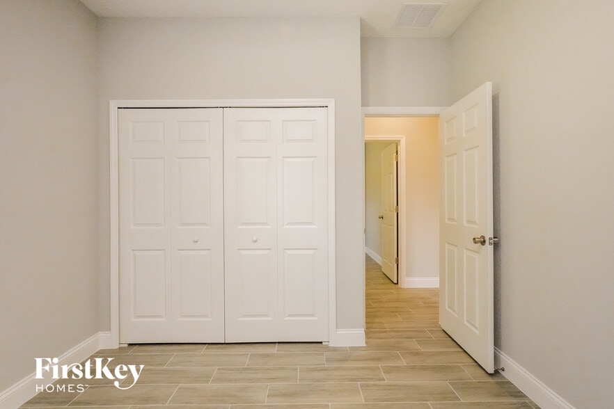 Building Photo - 453 Magpie Ct