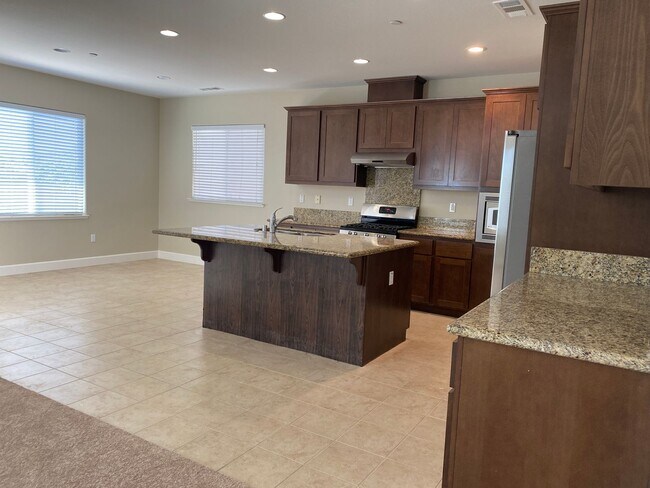 Building Photo - Dublin Ranch 4 Bed & Loft, 3 Bath, close t...