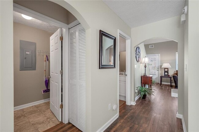 Building Photo - 2041 Greenhill Pass