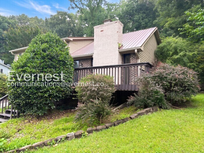 Building Photo - 716 Brookview Dr