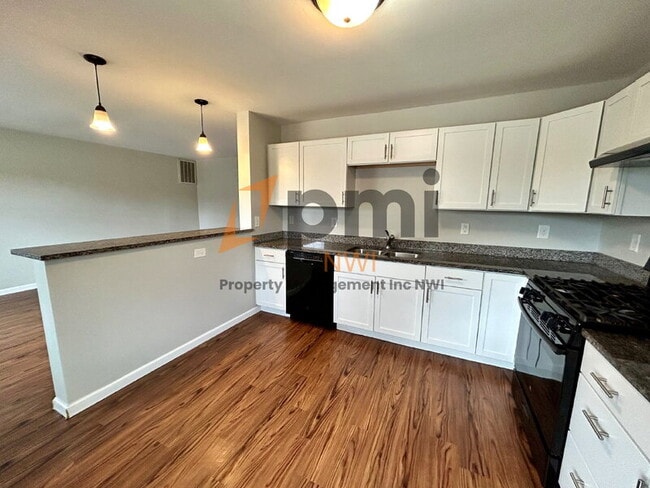 Building Photo - 5831 Creekview Ct W