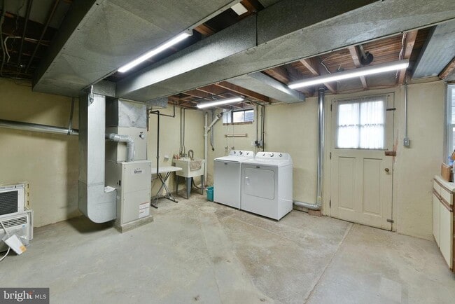 Building Photo - 27 Bysher Ave