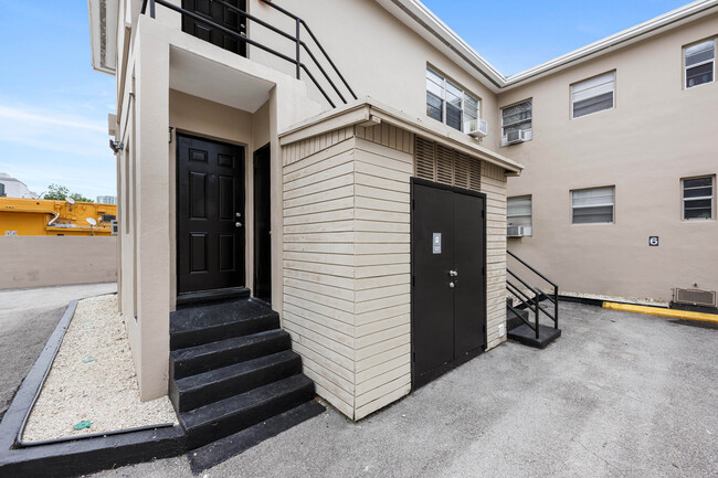 Building Photo - 821-825 SW 5th St