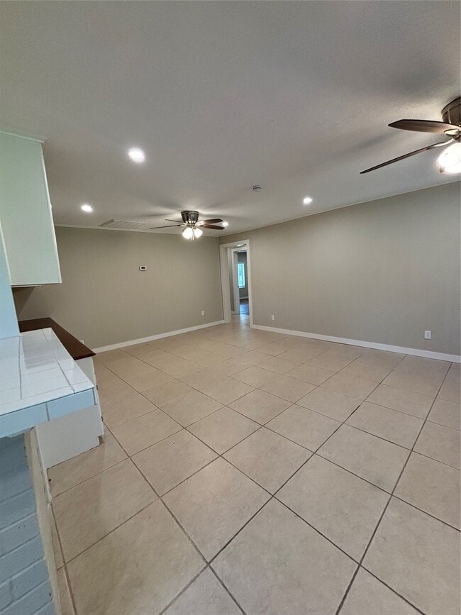 Building Photo - 8049 Forest Hills Dr