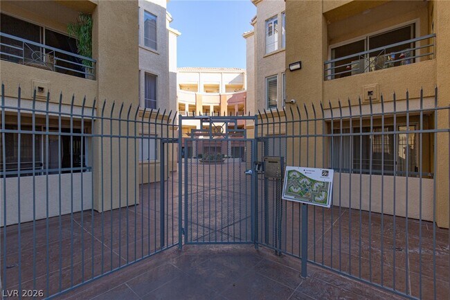 Building Photo - 210 E Flamingo Rd