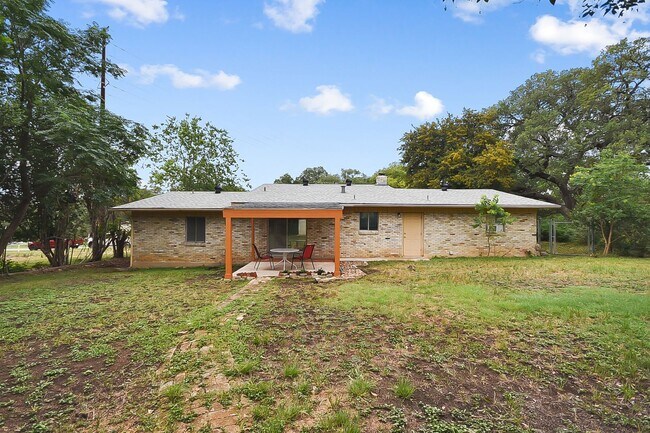 Building Photo - Charming 2-Bed Retreat Near Landa Park & t...