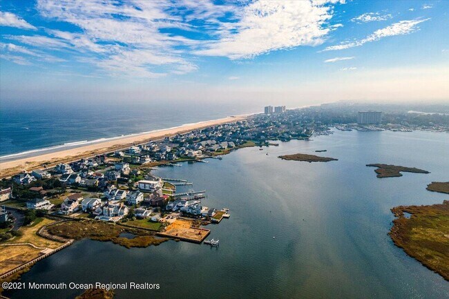 Building Photo - 15 Riverview Rd