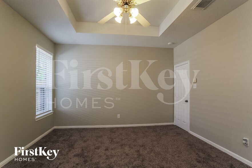 Building Photo - 6319 Upper Lake Dr